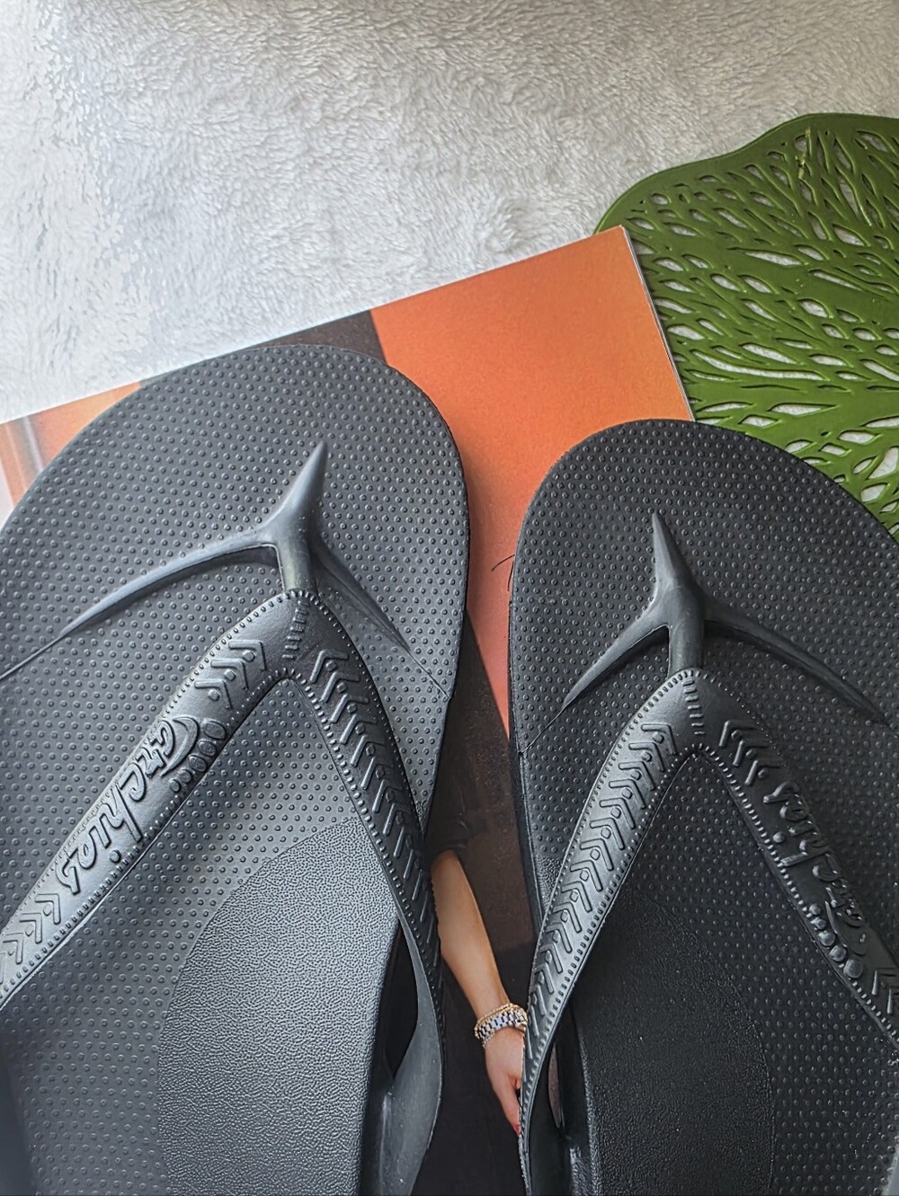 Archies Arch Support Flip Flops - Picture 4 of 8